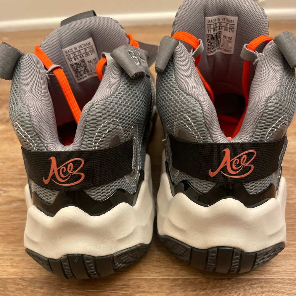 Adidas - Picture 5 of 7